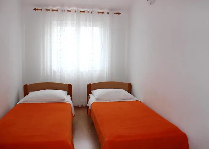 Apartments Tonci And Iris